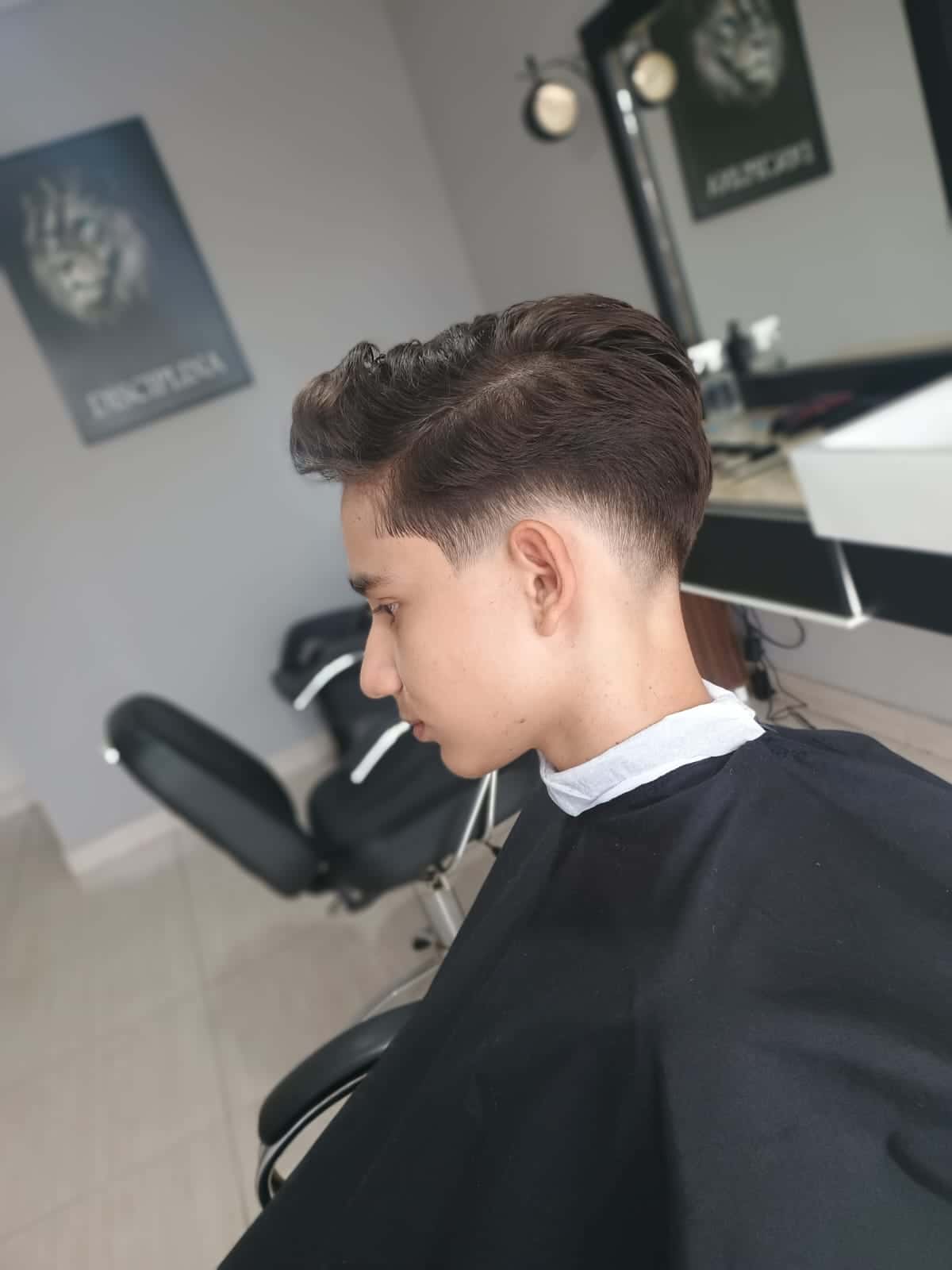 Trabalho — fade baixo com topo texturizado