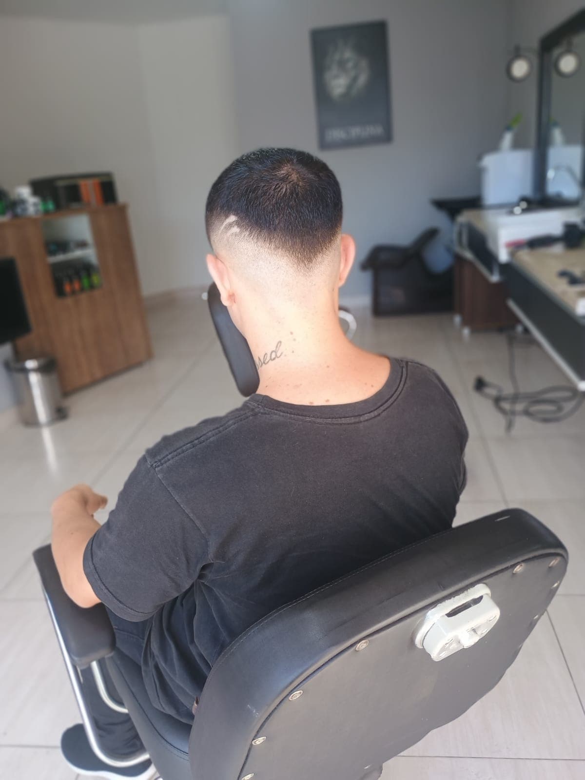 Trabalho — risca angulada frente