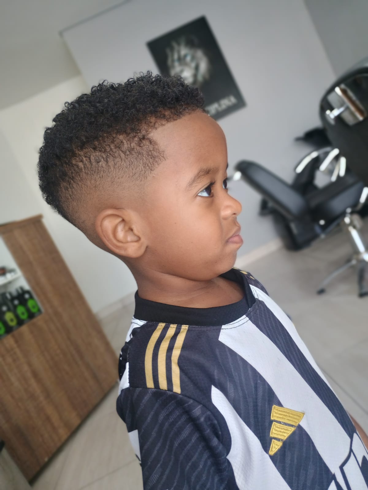 Trabalho — fade + cachos lateral